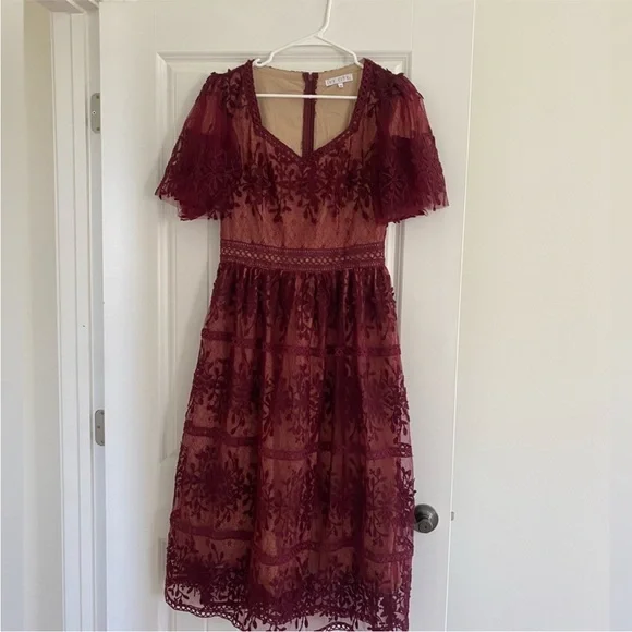 Ivy City Co Venice Sicily Flutter Sleeve Dress in Wine BNWT - Picture 7 of 8